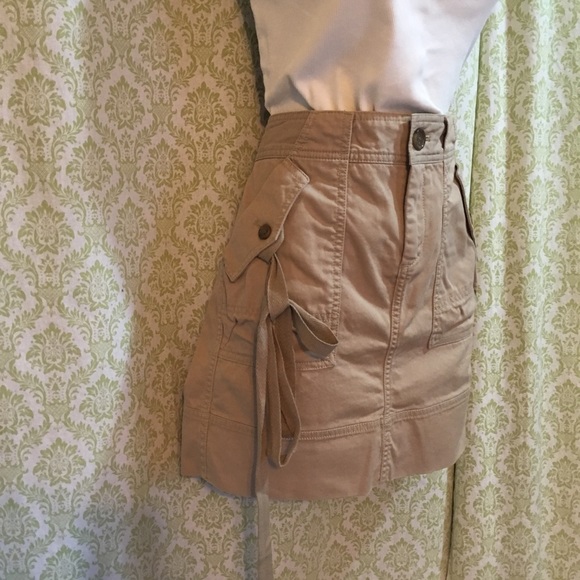 ✨HOST PICK✨ Banana Republic khaki miniskirt - Picture 3 of 9